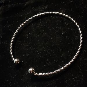 NEW Elegant Silver Twisted Bangle Bracelet